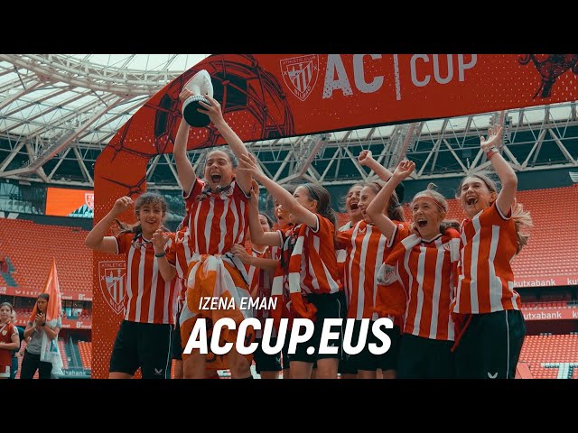 Vídeo relacionado con ASDITEX Productos Oficiales Cojín Balón 50 cm x 50 cm Aprox (Blanco, 50cm x 50cm Aprox., Athletic Club Bilbao)