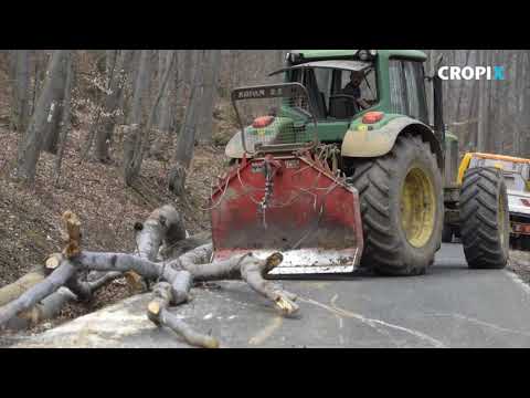 Uklanjanje stabla koje je bilo zaustavilo promet Sljemenskom cestom
