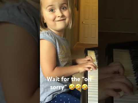 Little girl playing the piano and singing the notes - she understood the assignment ???? #piano #funny