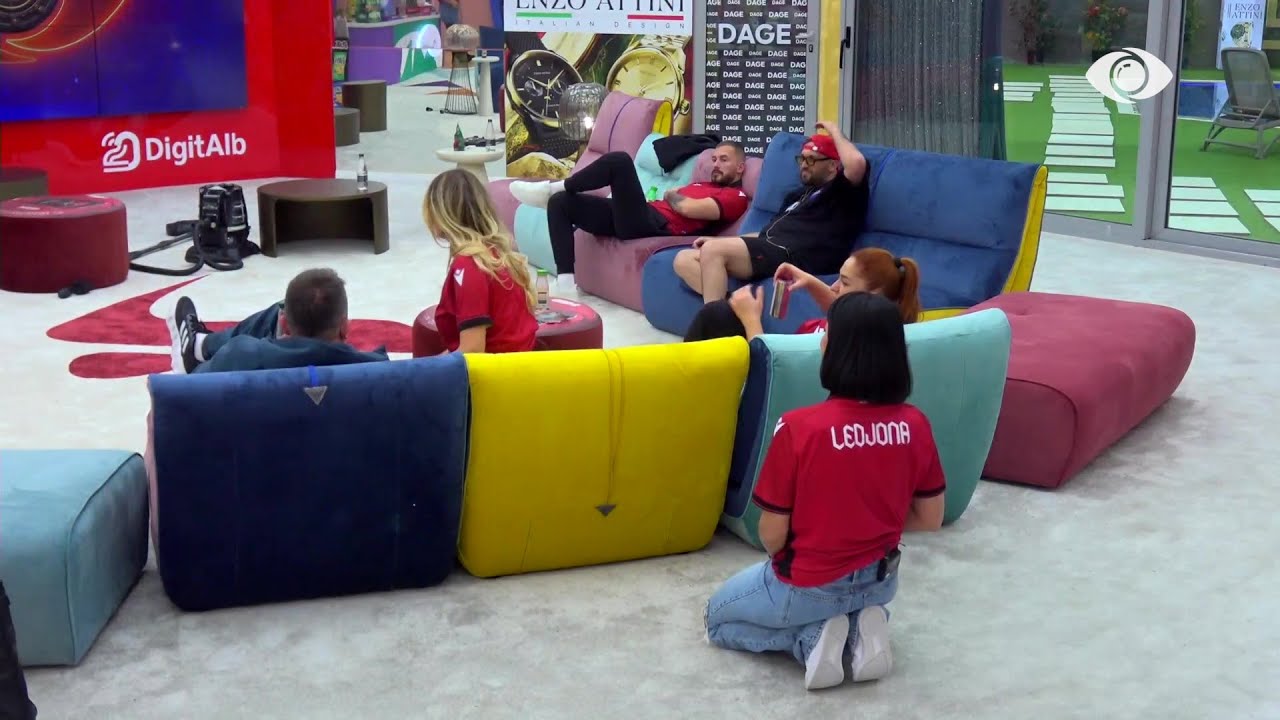 Duke fjetur i nxjerr njerëzit jashtë, Vesa ironizon Heidin