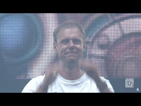 Armin van Buuren and crowd get emotional with RAMsterdam (Jorn van Deynhoven Remix)