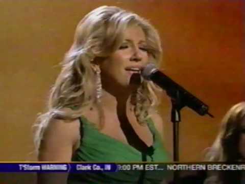 Lee Ann Womack - "Twenty Years and Two Husbands Ago" LIVE (2005 CMA Awards)