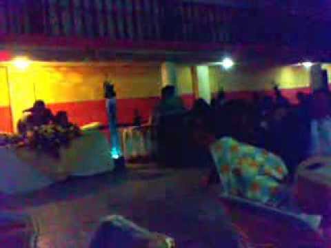 yo cantando en la boda de luis y zully - chocolate