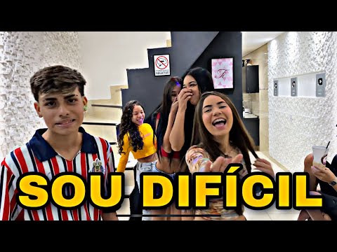 ELAS FIZERAM A FILA PRA FICAR COM O MENINO NOVO 😂/ ELE É MUITO TÍMIDO 🙈