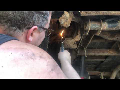 1999-2007 Leaf spring smashes through truck bed fix | replace shackle | Chevy Silverado GMC Sierra