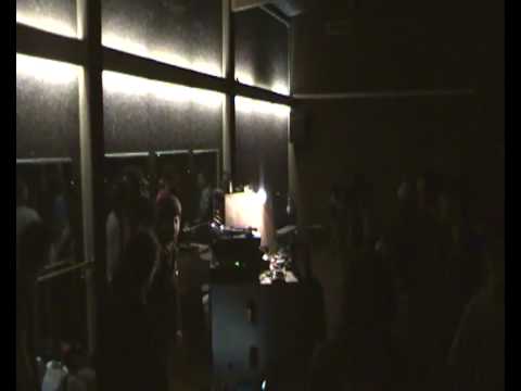 ROOTS IN TOWN #4 : Chalice playing last tune on Kiraden Sound System .MP4