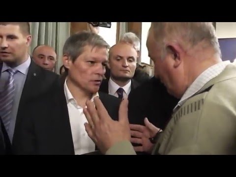 Proful online sustinut de elevi prezinta primului ministru cele doua proiecte