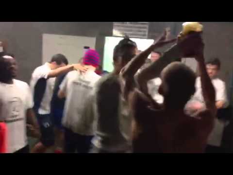 Sk Londerzeel viert in de kleedkamer!!