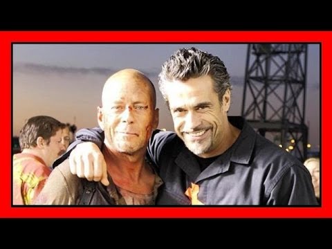 Vi ricordate di Edoardo Costa? Eccolo con...