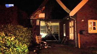 preview picture of video 'Overkapping bij huis Westerhaar-Vriezenveensewijk loopt forse schade op na brand'