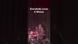 Linda Ronstadt recorded Everybody Loves a Winner for her 1973 album Don’t Cry Now. #music #singer
