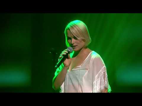 Rockheim Hall of Fame 2013 - Eva & The Heartmaker fremfører "Voi Voi" for Nora  Brockstedt