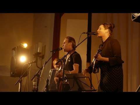 The foggy Dew - CLOVER - Irish Folk & Celtic Rock ( Lyric )