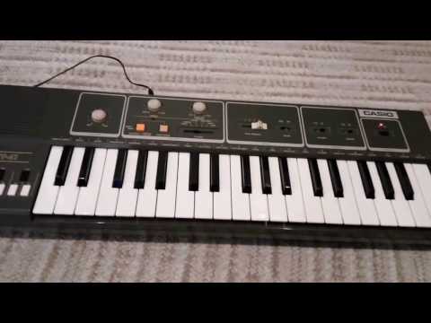 Vintage retro Casio Casiotone MT-41 keyboard synth