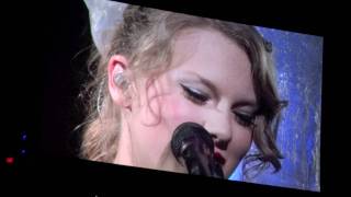 Taylor Swift Covering &#39;Closer to Love&#39; in Portland, Oregon