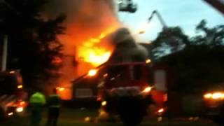 preview picture of video 'Waalre ontwaakt, gemeentehuis staat in brand'