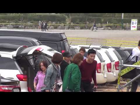 박 서준, 고린도의 머리카락을 팔다(Park Seo Joon and Hyorin spotted their arms with each other)