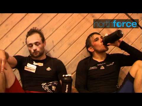 Maajoukkuepainijat Jarkko Ala-Huikku ja Jani Haapamäki kertovat lajin kovista vaatimuksista