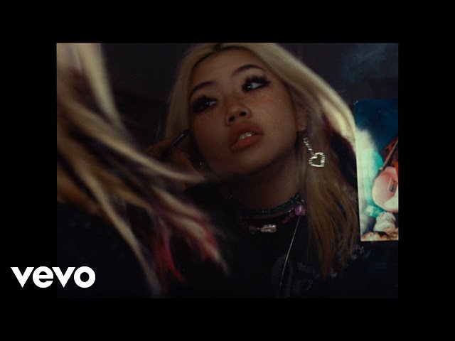 Last Day On Earth von Beabadoobee ((jetzt ansehen))