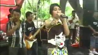 Cinta Terlarang - Lagu &amp; Lirik #Via Vallen #OM SERA   #Live: Taman ria Maospati