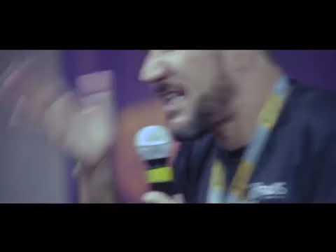 Sandro Rodrigues.  Levanta e continua.