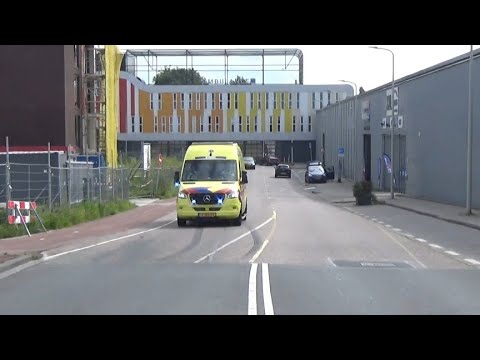 Luchthoorn Ambulance 15-112 met spoed onderweg naar een melding in Den Haag