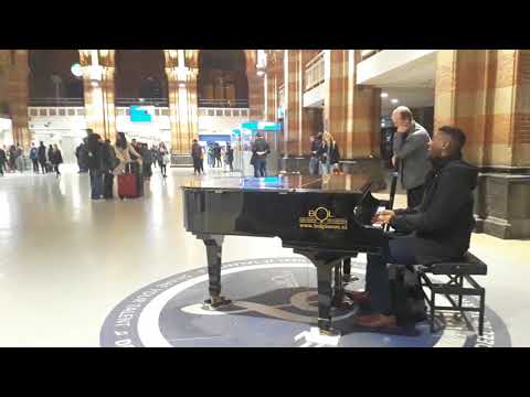 Station Amsterdam piano gospel 6 Gods heerlijkheid verschijnt Opwekking 534