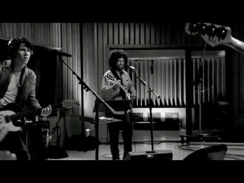 Thumbnail for Nick Jonas & the Administration FIRST LOOK at exclusive CD+DVD by Nick Jonas & the Administration