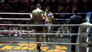 Download Lagu Dorian Price (Tiger Muay Thai) fights Detsakda @ Patong Thai boxing Stadium Thumbnail