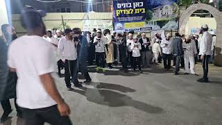 מוצאי חג השבועות תשפ"ו באומן: קידוש לבנה בחצר ציון רבינו הקדוש