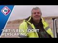 Op zoek naar aangespoelde spullen op het strand bij Den Haag - OMROEP WEST