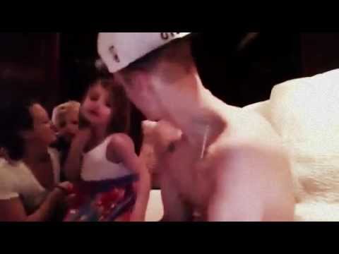 Justin Bieber with Jazzy and Jaxon - Telly video