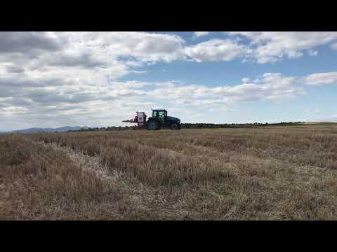 Пръскачка Agromehanika - AGS 1200 EN-EH с 18 м щанга по наклонен и неравен терен с 10-12 км/час