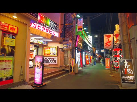 El distrito de entretenimiento Kyobashi de Osaka el sábado por la noche