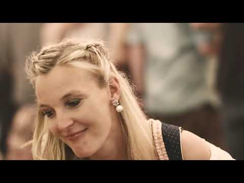 Tisch für 10 Personen + 20 Maß + 10 Göckele im Festzelt Göckelesmaier auf dem Cannstatter Volksfest (43% sparen) - Second Medium