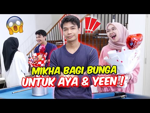 MIKHA BAGI BUNGA UNTUK AYA & YEEN ! - PRANK SWEET DUA GADIS !