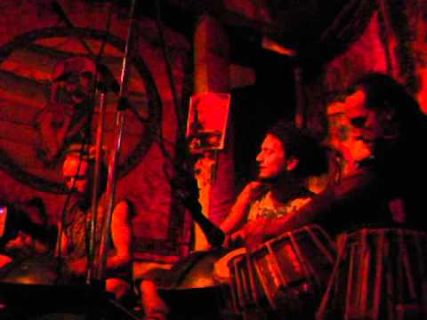 hang playing hedge monkeys plus tabla 2 (@loekies, arambol, india 2010)