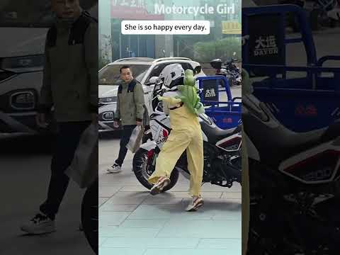 The girl is not as tall as the motorcycle #motorcycle #crazygirl #foryoupage #motogirl