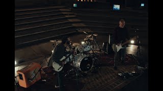 Bob Mould and Fred Armisen Perform the Hüsker Dü Classic “I Apologize”