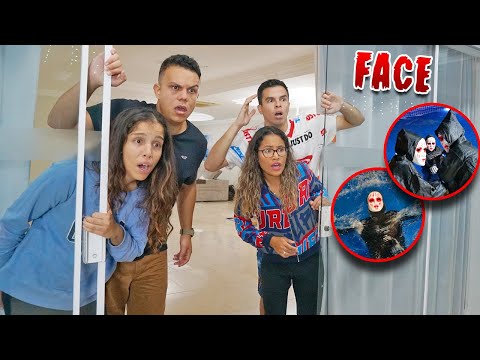 JOGAMOS O FACE NA PISCINA! - ELES SE REVOLTARAM! - (MUITO MEDO)