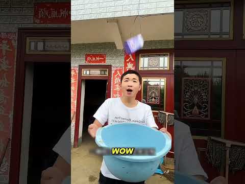 laki laki ini ingin makanan tiba tiba jatuh dari langit #shorts #viral #youtubeshorts