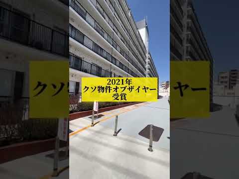 狭いバルコニー レイアウト カーペット工業用棚ヴィンテージ木製椅子