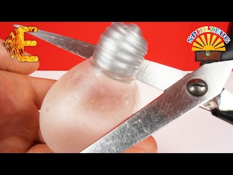 GLIBBER GLÜHBIRNE ZERSCHNEIDEN - IST SCHLEIM oder Wasser darin ? Kinder EXPERIMENT deutsch