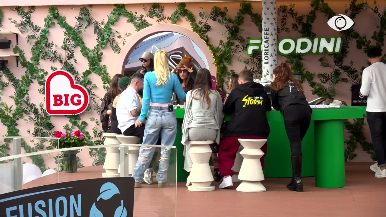 Amore, amore/ Rozana imiton Loredanën para banorëve