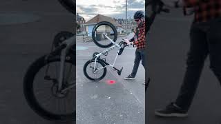 Download lagu Cycling Tips: How to get on a Bicycle #komstep mp3