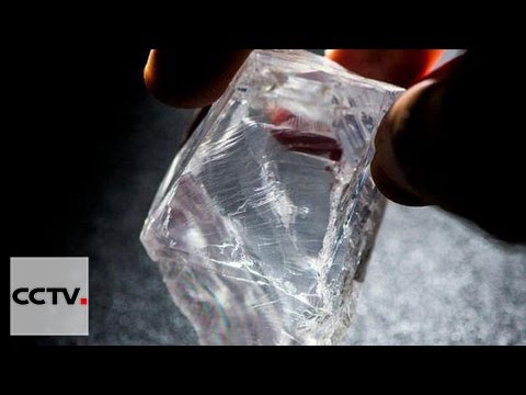 813-carat rough diamond unveiled in Paris