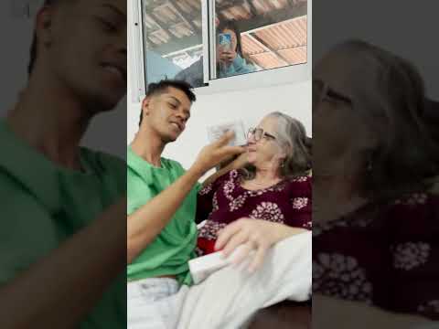 Vovó se apaixona por namorado da neta e olha no que deu