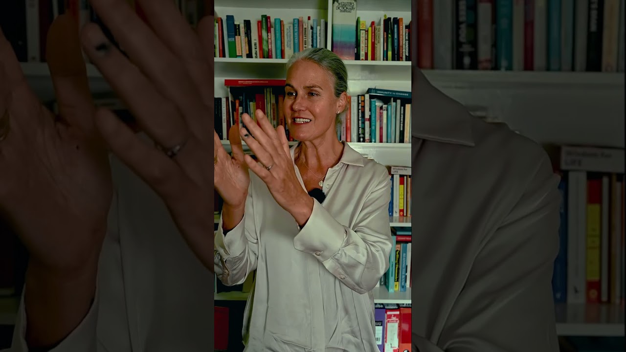 Eye Contact: A Simple Trick to Calm Your Nerves While Presenting #eyecontact #bodylanguage