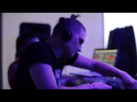ALEX POZDNYAKOV aka SEEJAY @ KOSMOS NA PESKE 2012 @ Morning