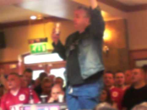 Man United, Bishops Blaze, Boyle spilling Stella all over himself!!